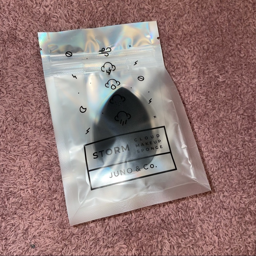 Juno & Co. Storm Cloud Makeup Sponge